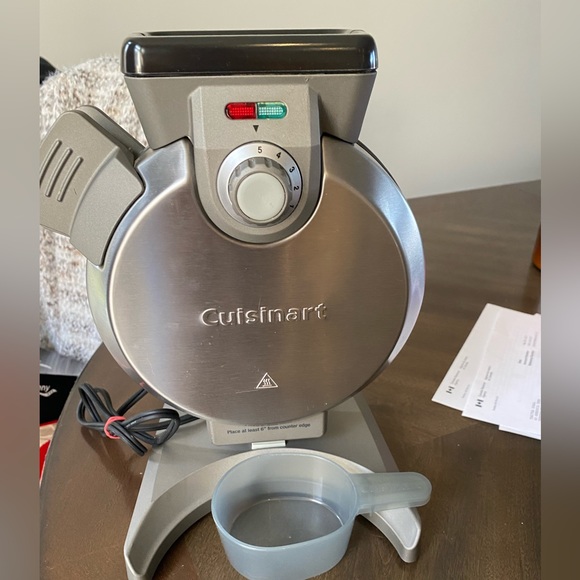 Cuisinart Kitchen Cruisinart Vertical Waffle Maker Silver Like New